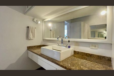 Apartamento à venda com 273m², 3 quartos e 2 vagas Apartamento à venda com 273m², 3 quartos e 2 vagasBanheiro