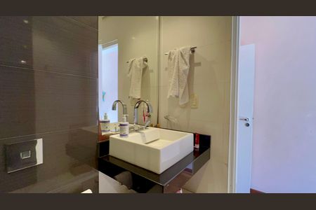 Apartamento à venda com 273m², 3 quartos e 2 vagas Apartamento à venda com 273m², 3 quartos e 2 vagasBanheiro da Suíte 1