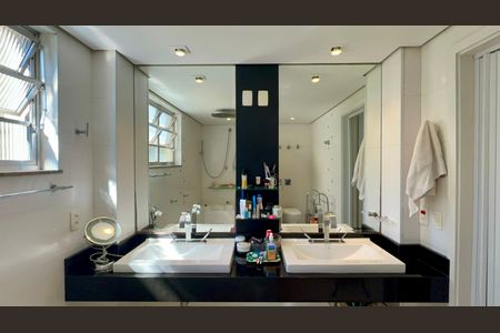 Apartamento à venda com 273m², 3 quartos e 2 vagas Apartamento à venda com 273m², 3 quartos e 2 vagasBanheiro da Suíte 2