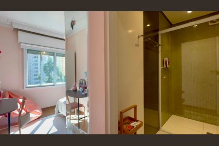 Apartamento à venda com 273m², 3 quartos e 2 vagas Apartamento à venda com 273m², 3 quartos e 2 vagasSuíte 1
