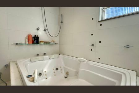Apartamento à venda com 273m², 3 quartos e 2 vagas Apartamento à venda com 273m², 3 quartos e 2 vagasBanheiro da Suíte 2