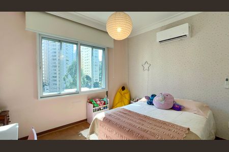 Apartamento à venda com 273m², 3 quartos e 2 vagas Apartamento à venda com 273m², 3 quartos e 2 vagasQuarto