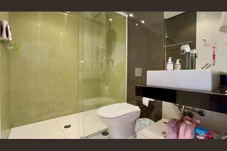 Apartamento à venda com 273m², 3 quartos e 2 vagas Apartamento à venda com 273m², 3 quartos e 2 vagasBanheiro da Suíte 1