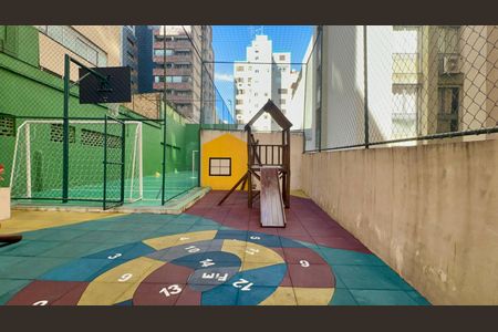 Apartamento à venda com 273m², 3 quartos e 2 vagas Apartamento à venda com 273m², 3 quartos e 2 vagasPlayground