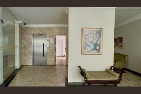 Apartamento à venda com 273m², 3 quartos e 2 vagas Apartamento à venda com 273m², 3 quartos e 2 vagasHall de entrada