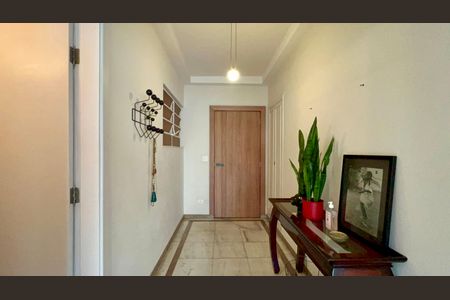 Apartamento à venda com 273m², 3 quartos e 2 vagas Apartamento à venda com 273m², 3 quartos e 2 vagasEntrada