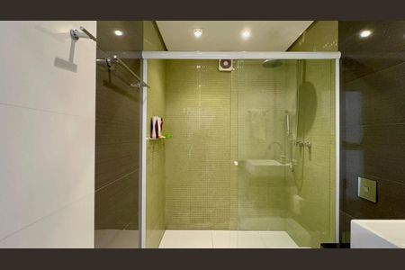 Apartamento à venda com 273m², 3 quartos e 2 vagas Apartamento à venda com 273m², 3 quartos e 2 vagasBanheiro da Suíte 1