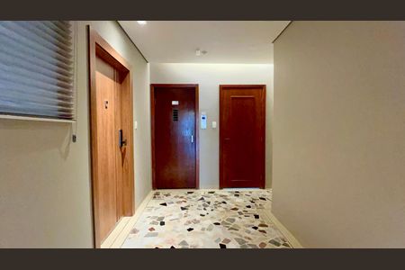 Apartamento à venda com 273m², 3 quartos e 2 vagas Apartamento à venda com 273m², 3 quartos e 2 vagasHall social