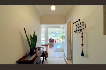Apartamento à venda com 273m², 3 quartos e 2 vagas Apartamento à venda com 273m², 3 quartos e 2 vagasEntrada