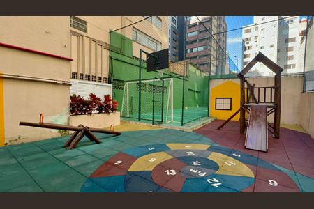Apartamento à venda com 273m², 3 quartos e 2 vagas Apartamento à venda com 273m², 3 quartos e 2 vagasPlayground