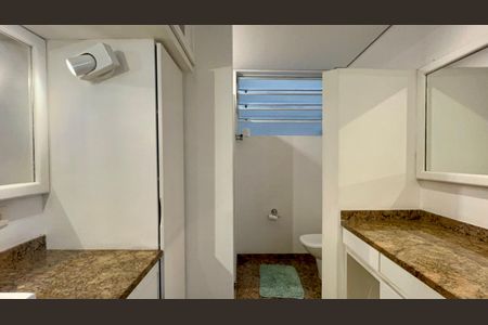 Apartamento à venda com 273m², 3 quartos e 2 vagas Apartamento à venda com 273m², 3 quartos e 2 vagasBanheiro