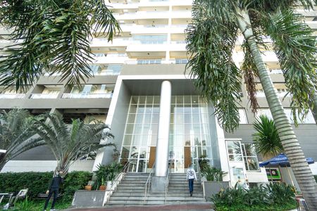 Apartamento para alugar com 47m², 2 quartos e 1 vaga Apartamento para alugar com 47m², 2 quartos e 1 vagaFachada
