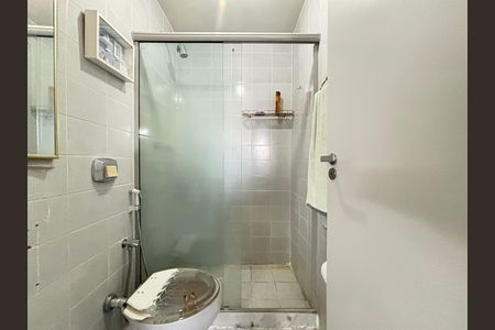 Apartamento para alugar com 89m², 2 quartos e 1 vaga Apartamento para alugar com 89m², 2 quartos e 1 vagaBanheiro social