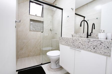Banheiro de kitnet/studio para alugar com 1 quarto, 35m² em Minas Brasil, Belo Horizonte