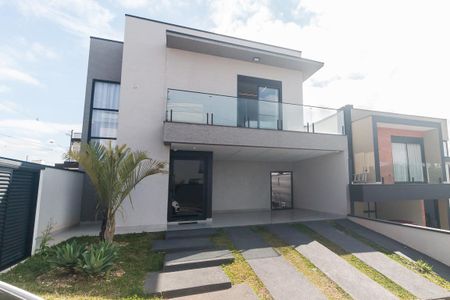 Casa de condomínio para alugar com 230m², 3 quartos e 2 vagas Casa de condomínio para alugar com 230m², 3 quartos e 2 vagasFachada