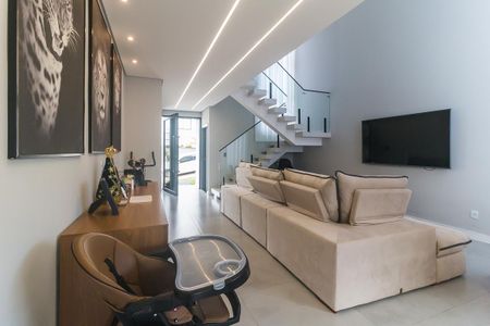 Sala de casa de condomínio para alugar com 3 quartos, 230m² em Cezar de Souza, Mogi das Cruzes