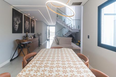Casa de condomínio para alugar com 230m², 3 quartos e 2 vagas Casa de condomínio para alugar com 230m², 3 quartos e 2 vagasSala de Jantar