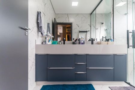 Casa de condomínio para alugar com 230m², 3 quartos e 2 vagas Casa de condomínio para alugar com 230m², 3 quartos e 2 vagasBanheiro da Suíte 3