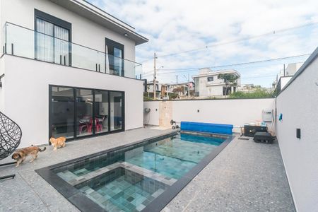 Casa de condomínio para alugar com 230m², 3 quartos e 2 vagas Casa de condomínio para alugar com 230m², 3 quartos e 2 vagasPiscina