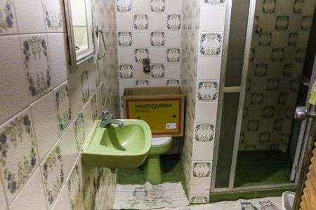 Casa à venda com 180m², 3 quartos e 3 vagas Casa à venda com 180m², 3 quartos e 3 vagasBanheiro de serviço