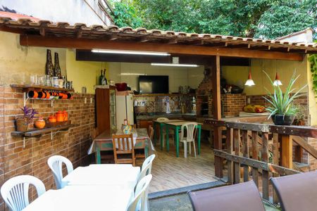 Casa à venda com 180m², 3 quartos e 3 vagas Casa à venda com 180m², 3 quartos e 3 vagasChurrasqueira
