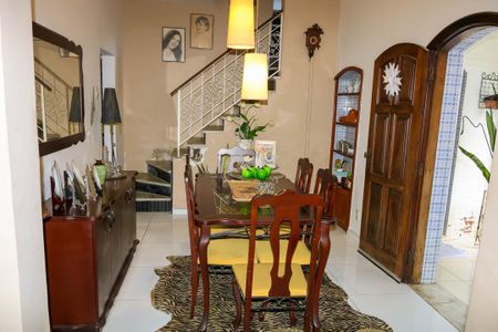 Casa à venda com 180m², 3 quartos e 3 vagas Casa à venda com 180m², 3 quartos e 3 vagasSala 1º Pavimento