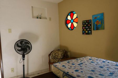 Casa à venda com 180m², 3 quartos e 3 vagas Casa à venda com 180m², 3 quartos e 3 vagasSuite Externa