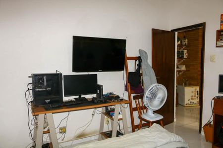 Casa à venda com 180m², 3 quartos e 3 vagas Casa à venda com 180m², 3 quartos e 3 vagasQuarto 2 - 2º Pavimento