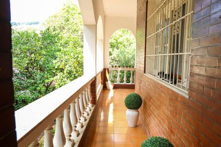 Casa à venda com 180m², 3 quartos e 3 vagas Casa à venda com 180m², 3 quartos e 3 vagasVaranda do 2º Pavimento