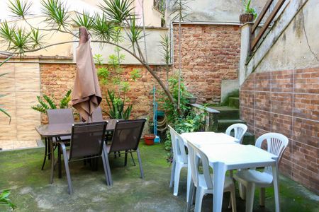 Casa à venda com 180m², 3 quartos e 3 vagas Casa à venda com 180m², 3 quartos e 3 vagasChurrasqueira