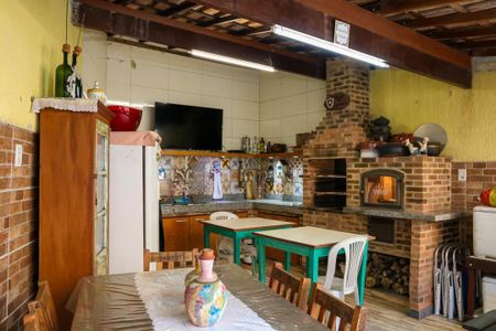 Casa à venda com 180m², 3 quartos e 3 vagas Casa à venda com 180m², 3 quartos e 3 vagasChurrasqueira