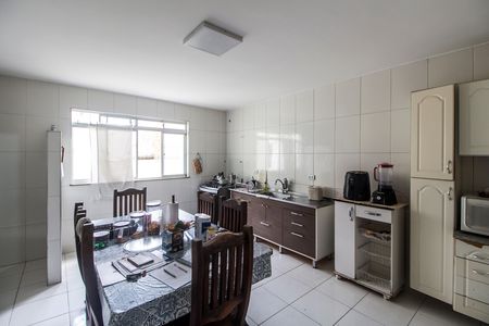 Casa à venda com 176m², 3 quartos e 2 vagas Casa à venda com 176m², 3 quartos e 2 vagasCozinha