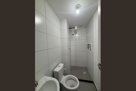 Banheiro de apartamento para alugar com 3 quartos, 55m² em Vila Assis Brasil, Mauá