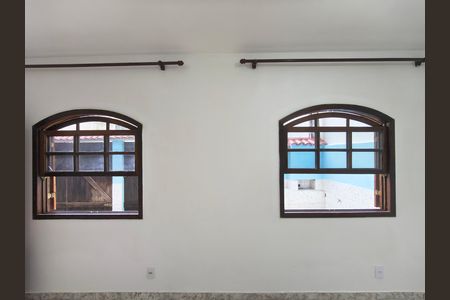 Sala de casa de condomínio para alugar com 3 quartos, 350m² em Taquara, Rio de Janeiro