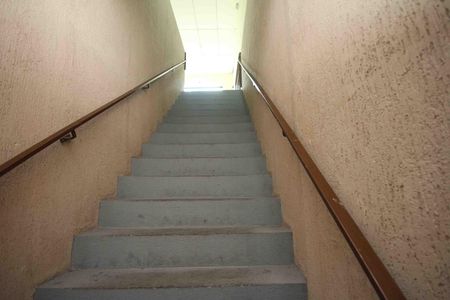 Apartamento para alugar com 81m², 2 quartos e sem vaga Apartamento para alugar com 81m², 2 quartos e sem vagaescada de entrada