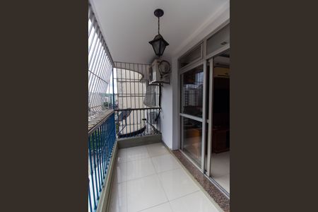 Apartamento à venda com 102m², 3 quartos e 1 vaga Apartamento à venda com 102m², 3 quartos e 1 vagaVaranda