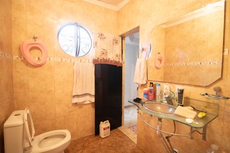BANHEIRO DA SUÍTE 3 de casa para alugar com 3 quartos, 300m² em Vila Vitorio Mazzei, São Paulo