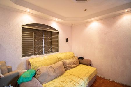 SALA DE TV de casa à venda com 3 quartos, 300m² em Vila Vitorio Mazzei, São Paulo