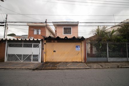 FACHADA de casa para alugar com 3 quartos, 300m² em Vila Vitorio Mazzei, São Paulo
