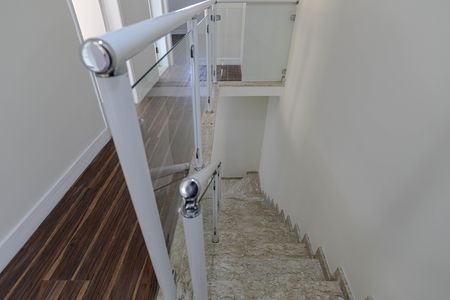 Casa para alugar com 116m², 3 quartos e 2 vagas Casa para alugar com 116m², 3 quartos e 2 vagasEscada