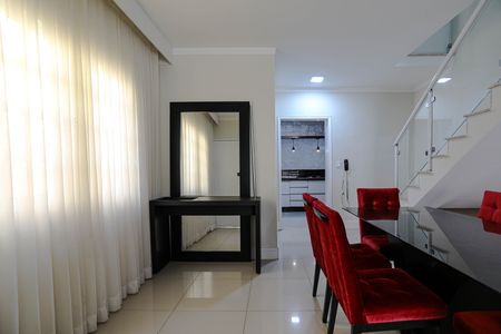 Casa para alugar com 116m², 3 quartos e 2 vagas Casa para alugar com 116m², 3 quartos e 2 vagasSala