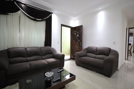Casa à venda com 226m², 4 quartos e 2 vagas Casa à venda com 226m², 4 quartos e 2 vagasSala