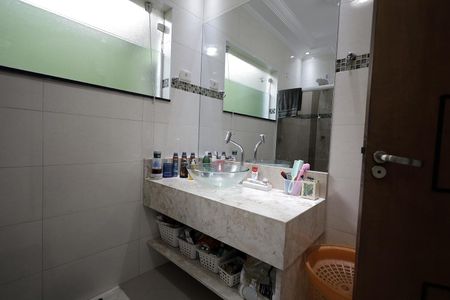 Casa à venda com 226m², 4 quartos e 2 vagas Casa à venda com 226m², 4 quartos e 2 vagasBanheiro