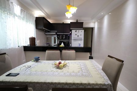 Casa à venda com 226m², 4 quartos e 2 vagas Casa à venda com 226m², 4 quartos e 2 vagasCozinha