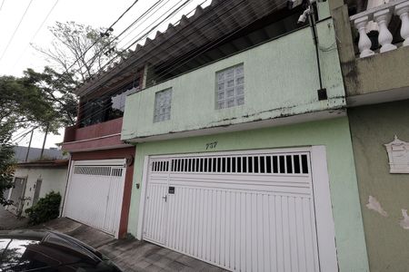 Casa à venda com 226m², 4 quartos e 2 vagas Casa à venda com 226m², 4 quartos e 2 vagasFachada