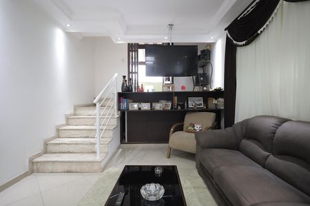 Casa à venda com 226m², 4 quartos e 2 vagas Casa à venda com 226m², 4 quartos e 2 vagasSala