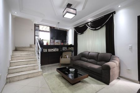 Casa à venda com 226m², 4 quartos e 2 vagas Casa à venda com 226m², 4 quartos e 2 vagasSala