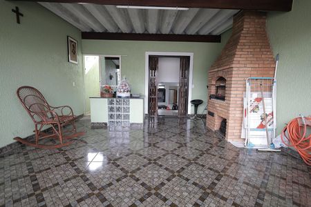 Casa à venda com 226m², 4 quartos e 2 vagas Casa à venda com 226m², 4 quartos e 2 vagasVaranda