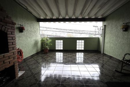 Casa à venda com 226m², 4 quartos e 2 vagas Casa à venda com 226m², 4 quartos e 2 vagasVaranda
