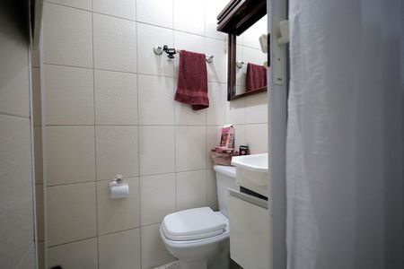 Casa à venda com 226m², 4 quartos e 2 vagas Casa à venda com 226m², 4 quartos e 2 vagasBanheiro Suíte
